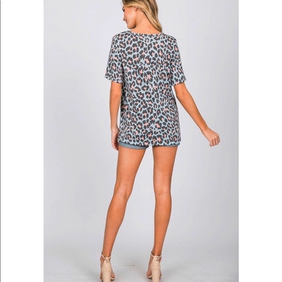 🛍NEW! Leopard Print Choker Top! - Picture 7 of 8